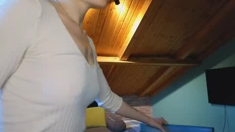 Snapshot of ferdina18 chatting on 05.17.26 Leya online show from 05.17.26