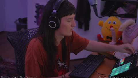 Snapshot of fernydew chatting on 02.13.25 Fern next stream 430pm Monday PST online show from 02.13.25