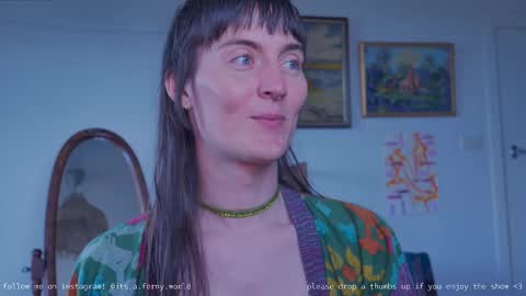 Snapshot of fernydew chatting on 03.01.25 Fern next stream 430pm Monday PST online show from 03.01.25