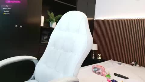 Freyja  online show from 02.10.26