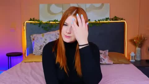 Snapshot of fiery_foxy chatting on 10.09.25 Mabel online show from 10.09.25