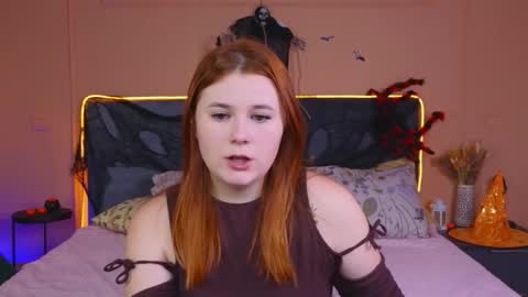 Snapshot of fiery_foxy chatting on 10.18.25 Mabel online show from 10.18.25