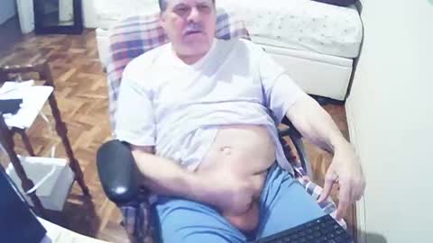 Snapshot of filhober chatting on 12.14.24 filhober online show from 12.14.24