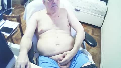 Snapshot of filhober chatting on 02.10.25 filhober online show from 02.10.25