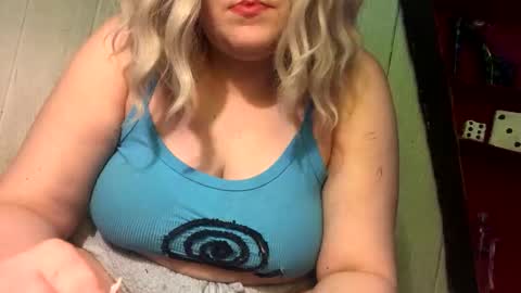 Snapshot of findommefoxi chatting on 01.09.25 findommefoxi online show from 01.09.25