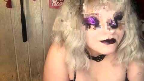Snapshot of findommefoxi chatting on 02.06.25 findommefoxi online show from 02.06.25