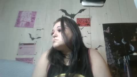 Snapshot of findommefoxi chatting on 10.04.25 findommefoxi online show from 10.04.25