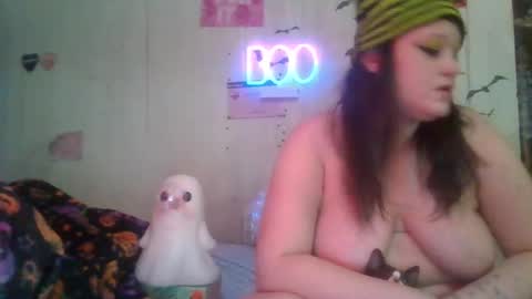 Snapshot of findommefoxi chatting on 10.27.25 findommefoxi online show from 10.27.25