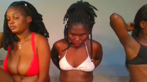 Snapshot of fine_melanie chatting on 01.24.25 melanie online show from 01.24.25