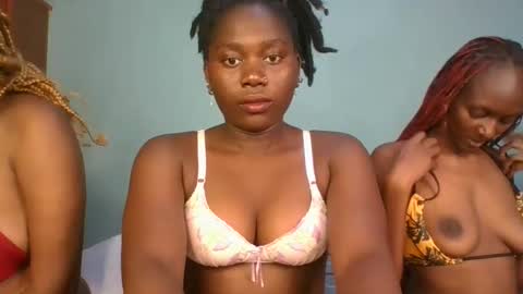 Snapshot of fine_melanie chatting on 02.12.25 melanie online show from 02.12.25