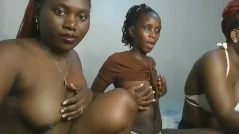 Snapshot of fine_melanie chatting on 10.25.25 melanie online show from 10.25.25