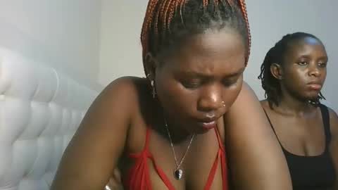 Snapshot of fine_melanie chatting on 10.25.25 melanie online show from 10.25.25