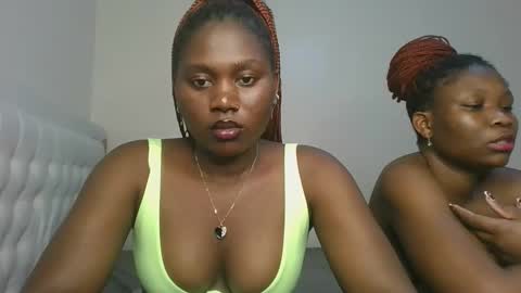 Snapshot of fine_melanie chatting on 10.28.25 melanie online show from 10.28.25