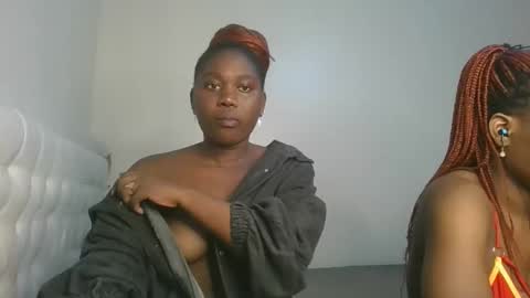 Snapshot of fine_melanie chatting on 11.03.25 melanie online show from 11.03.25