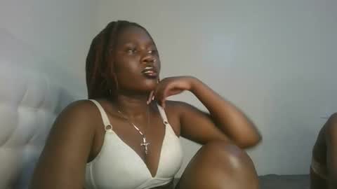 Snapshot of fine_melanie chatting on 11.03.25 melanie online show from 11.03.25