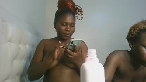 Snapshot of fine_melanie chatting on 11.05.25 melanie online show from 11.05.25