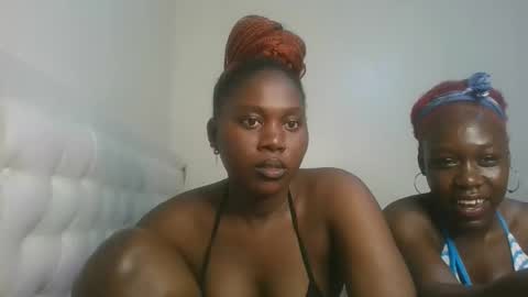 Snapshot of fine_melanie chatting on 11.07.25 melanie online show from 11.07.25