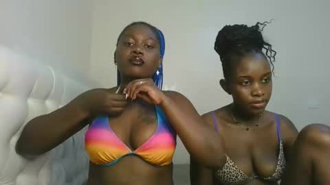 Snapshot of fine_melanie chatting on 11.19.25 melanie online show from 11.19.25