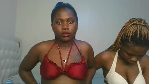 Snapshot of fine_melanie chatting on 12.04.25 melanie online show from 12.04.25