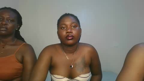 Snapshot of fine_melanie chatting on 12.04.25 melanie online show from 12.04.25