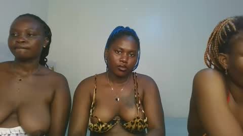 Snapshot of fine_melanie chatting on 12.05.25 melanie online show from 12.05.25