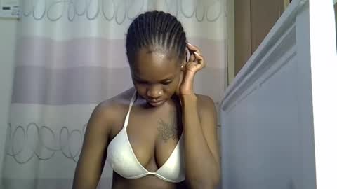 Snapshot of fine_queen12 chatting on 12.16.24 fine_queen12 online show from 12.16.24