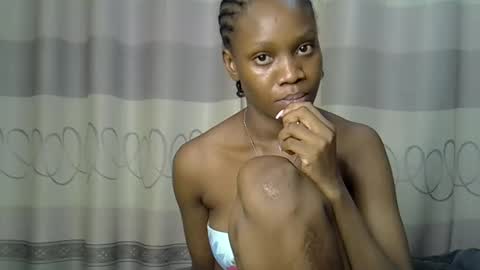 Snapshot of fine_queen12 chatting on 12.30.24 fine_queen12 online show from 12.30.24