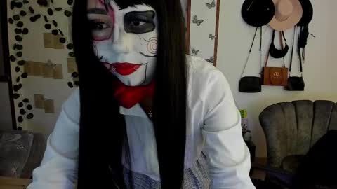 Snapshot of fiore_sanz chatting on 10.18.25 online show from 10.18.25