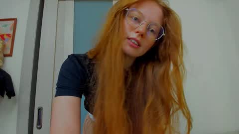 Snapshot of fire_luna chatting on 09.09.25 fire_luna online show from 09.09.25