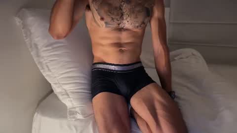 Snapshot of fitjacques chatting on 06.16.26 fitjacques online show from 06.16.26