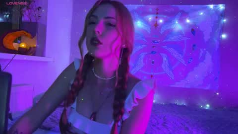 Mia online show from 11.04.25