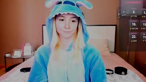 Snapshot of fleximona chatting on 10.24.25 FlexiMona online show from 10.24.25