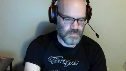 Snapshot of flez85 chatting on 10.26.25 Derek online show from 10.26.25