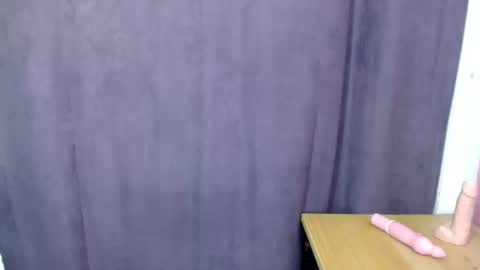 Snapshot of flirtangel93 chatting on 10.18.25 Angel online show from 10.18.25