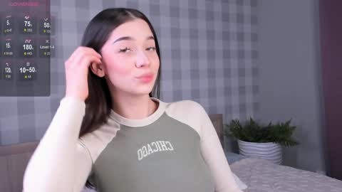 Snapshot of flirtykitty_ chatting on 12.29.24 Emely online show from 12.29.24