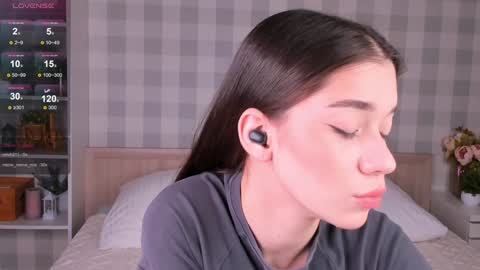 Snapshot of flirtykitty_ chatting on 01.27.25 Emely online show from 01.27.25