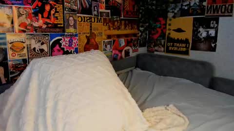 Snapshot of flirtykitty_ chatting on 03.02.25 Emely online show from 03.02.25