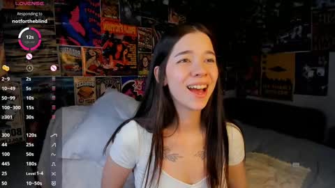 Snapshot of flirtykitty_ chatting on 03.08.25 Emely online show from 03.08.25