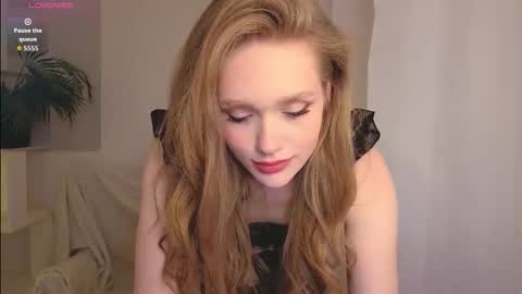 Snapshot of flirtypixy chatting on 09.12.25 Polly online show from 09.12.25