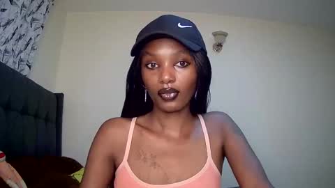 Snapshot of flirtyy_sheery chatting on 01.21.25 sheery online show from 01.21.25