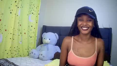 Snapshot of flirtyy_sheery chatting on 10.14.25 sheery online show from 10.14.25