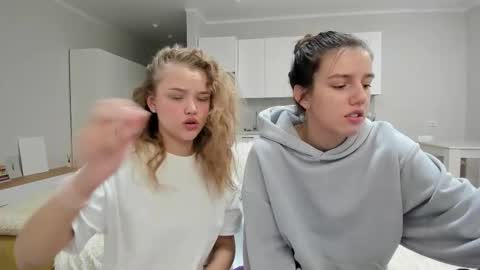 Snapshot of flooora_0 chatting on 10.25.25 Mona online show from 10.25.25