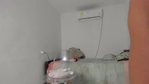Snapshot of flor_herrera1 chatting on 02.24.25 online show from 02.24.25