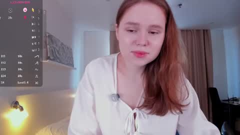 Snapshot of flora_fiore chatting on 06.20.26 Hayley I WILL COME BACK ON MAY 27TH 6pm UTC online show from 06.20.26