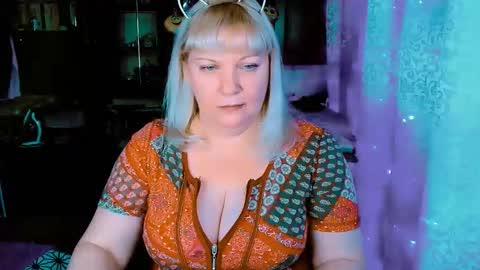 Snapshot of flowerahbutterf chatting on 12.14.25 FlowerAhButterf online show from 12.14.25