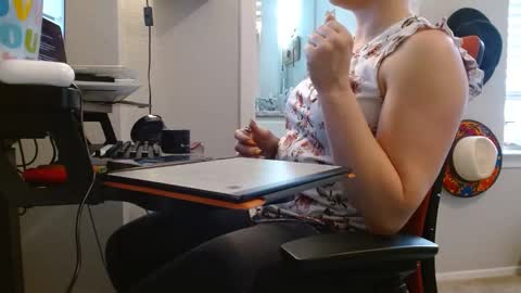 Snapshot of flowerfreak chatting on 03.07.25 Flower Freak online show from 03.07.25