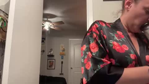 Snapshot of flowerfreak chatting on 11.04.25 Flower Freak online show from 11.04.25