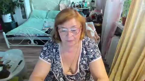 Snapshot of flowerlover8 chatting on 06.09.26 Flowerlower online show from 06.09.26