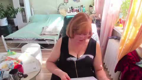 Snapshot of flowerlover8 chatting on 06.19.26 Flowerlower online show from 06.19.26