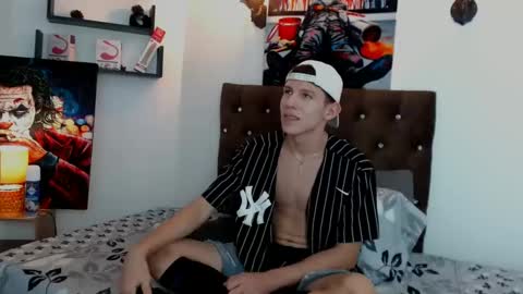 flowers109 online show from 01.15.25